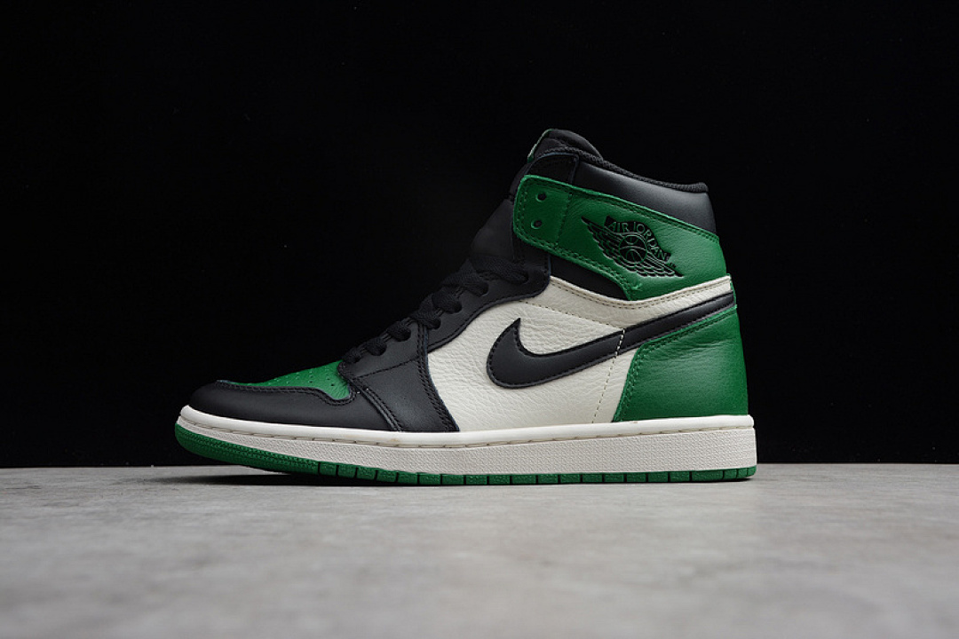 Jordan [555088-302]-[ST AIR JORDAN 1 RETRO HIGH OG PINE GREEN/BLACK]-[MAN:40-47.5], photo 1