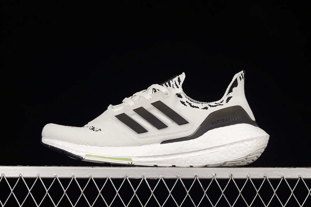 Unbranded [GX5573]-[ULTRABOOST 22 SHOES NON DYED/CORE BLACK/ALMOST LIME]-[MAN:39-48], photo 1