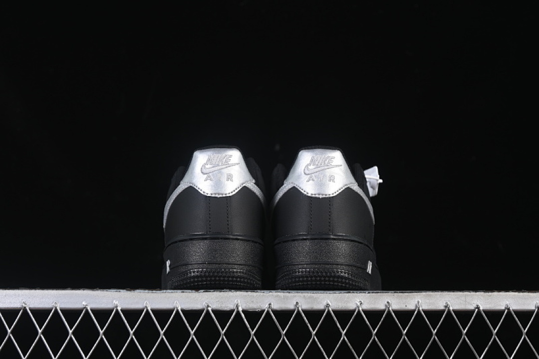 Nike [FV5951-001]-[AIR FORCE 1 07 LOW CASUAL SNEAKERS BLACK/SILVER]-[WOMAN:36-39]-[MAN:40-45] - Image 13