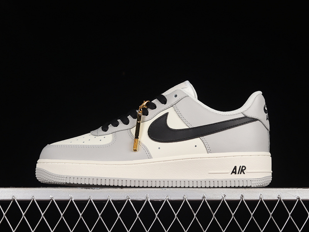 Nike Nike AIR FORCE 1 LOW 07 SOOT WHITE/BLACK/LIGHT GREY · DO7417-991, photo 1