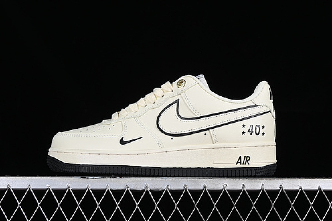Nike Nike AIR FORCE 1 07 LOW OFF WHITE/BLACK · DQ7658-108, photo 1