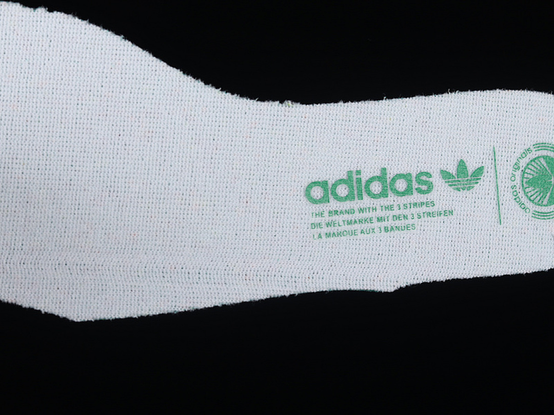 Adidas [HO1877]-[SAMBA VEGAN SHOES CLOUD WHITE/CORE BLACK/GUM]-[WOMAN:36-39]-[MAN:40-45] - Image 3