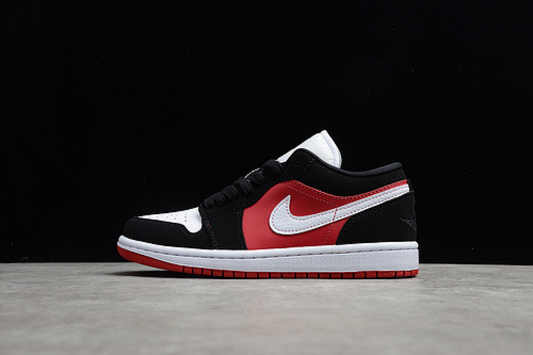 Jordan Jordan [DC0774-016]-[CJ AIR 1 LOW BLACK/WHITE/GYM RED]-[WOMAN:35.5-39], photo 1