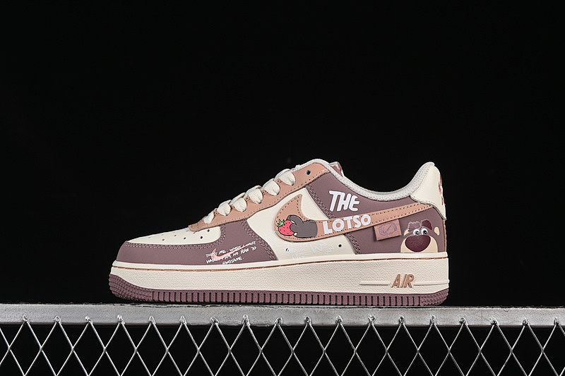 Nike Nike AIR FORCE 1 07 LOW STRAWBERRY BEAR WHITE/BROWN/PURPLE · DB3301-551, photo 1