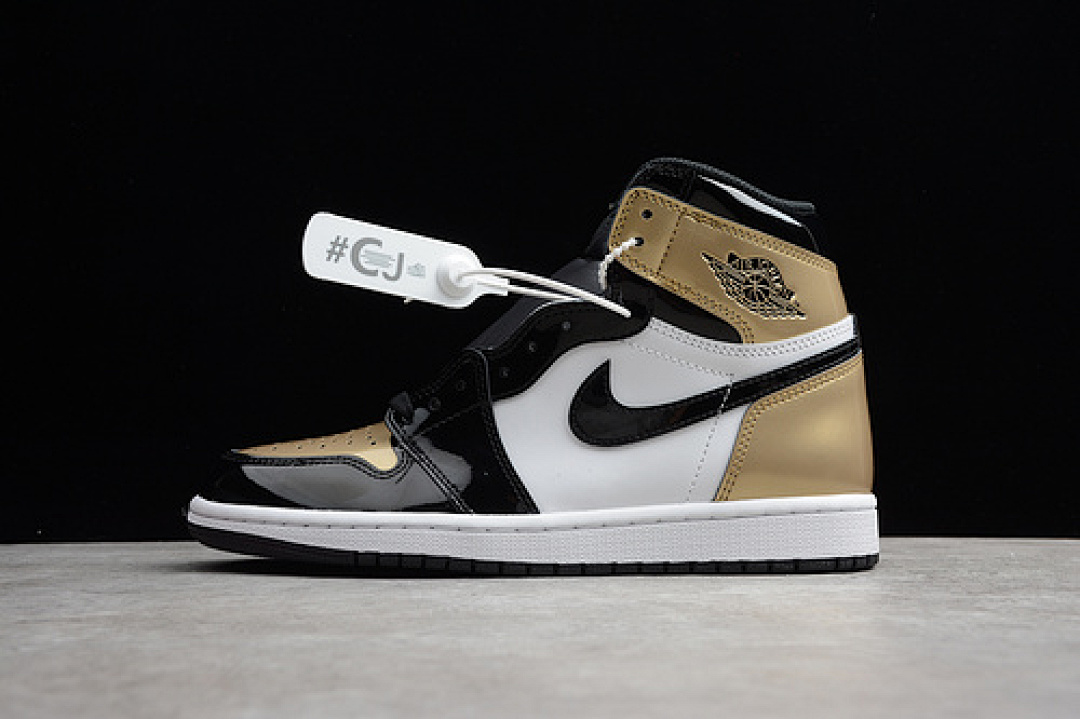 Jordan CJ AIR Jordan RETRO 1 HIGH OG NRG BLACK/METALLIC GOLD/WHITE · 861428-007, photo 1
