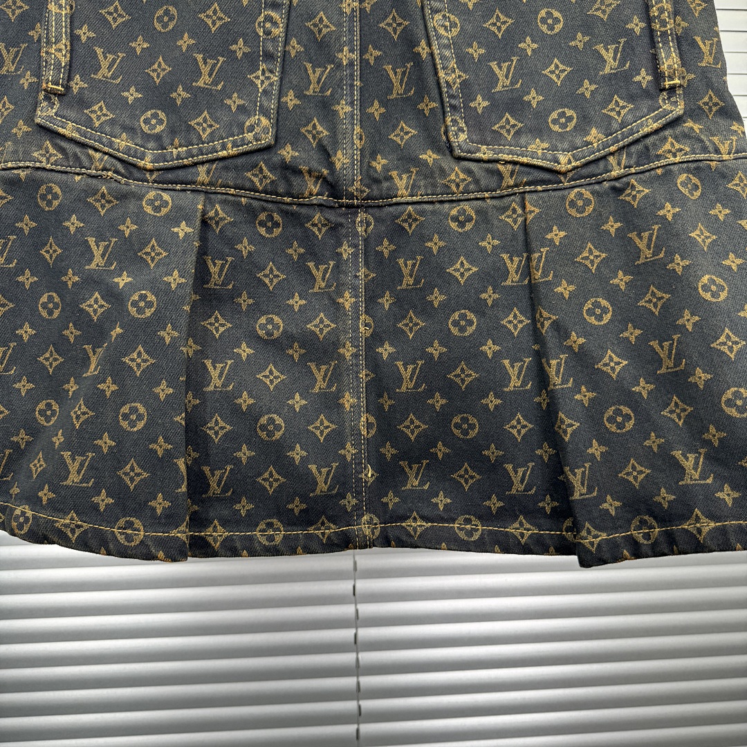 Chanel 1/V Price: - Image 17