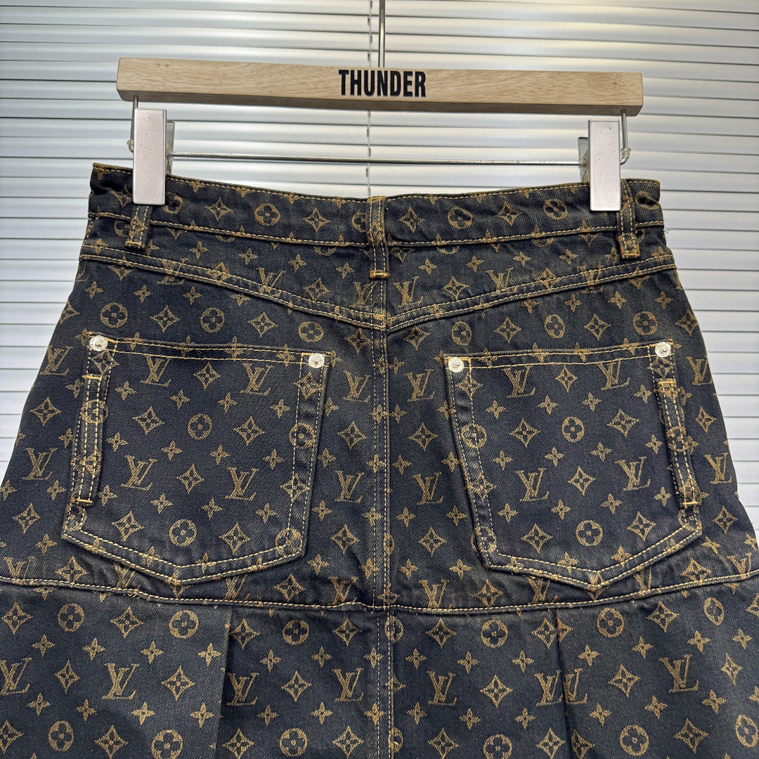Chanel 1/V Price: - Image 14