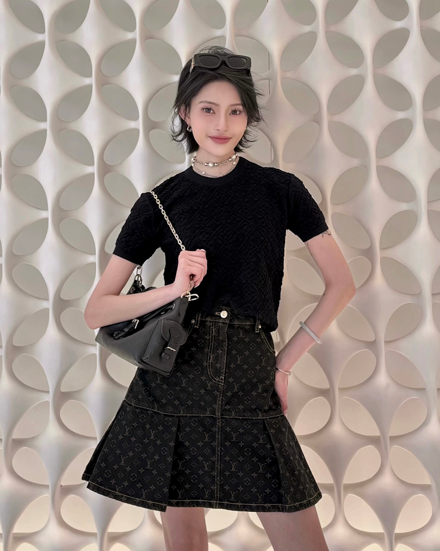 Chanel 1/V Price: - Image 4