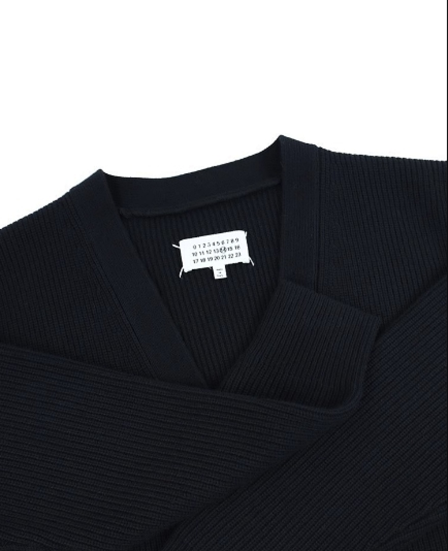 Maison Margiela Wind Black Buckle V Collar Fleece Mens Womens P189 Yuan - Image 4