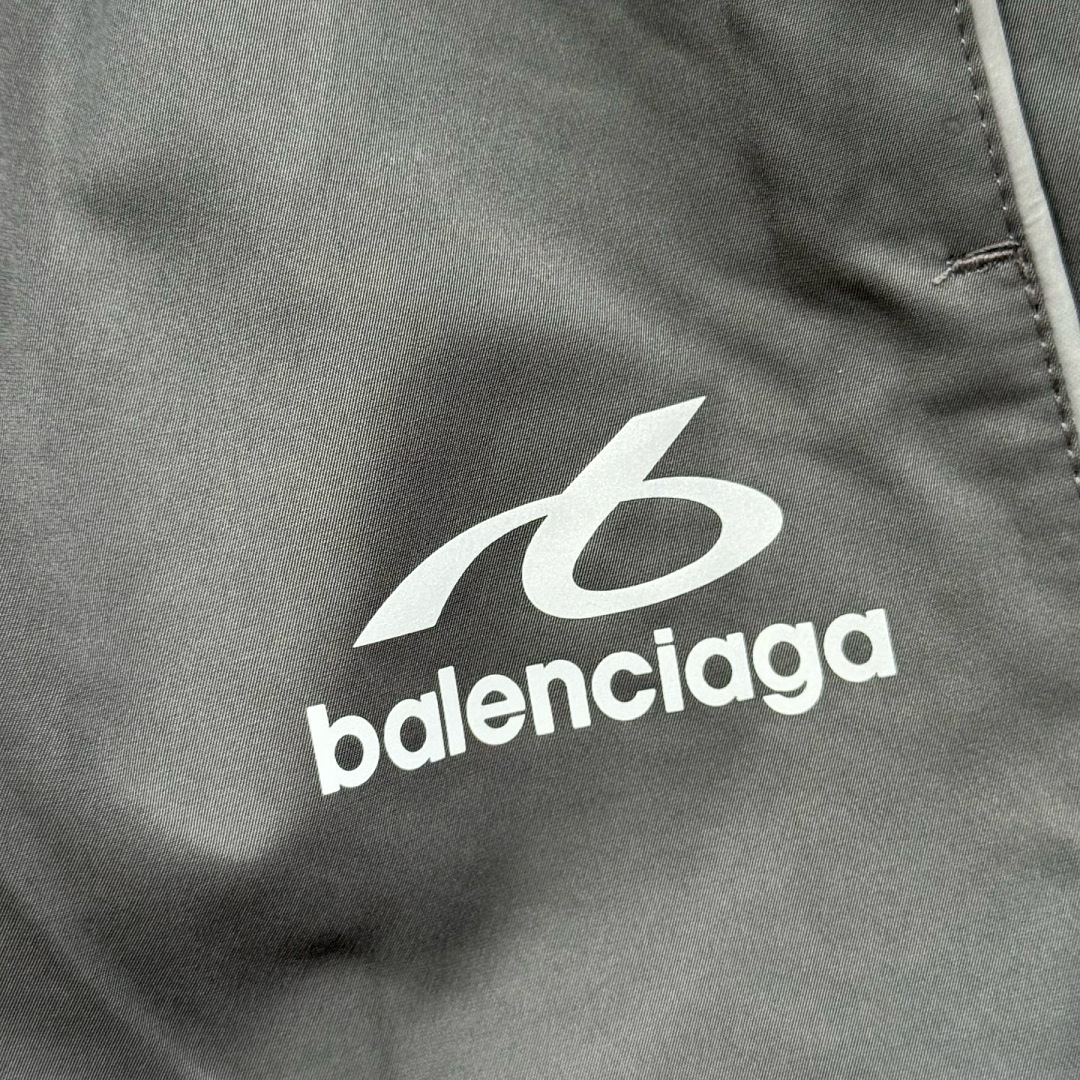 Balenciaga 568−24L - Image 18