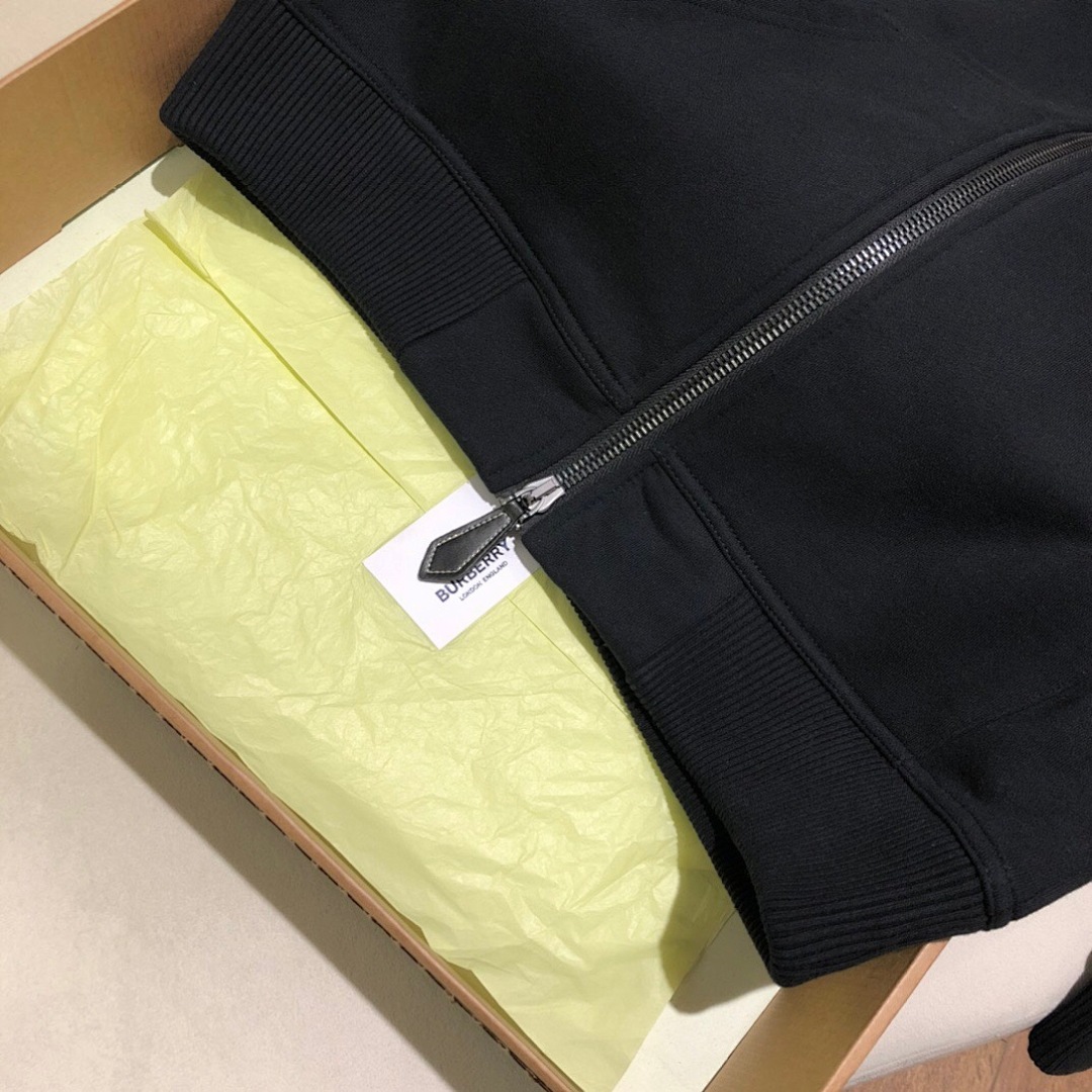 Burberry Yuan — - Image 21
