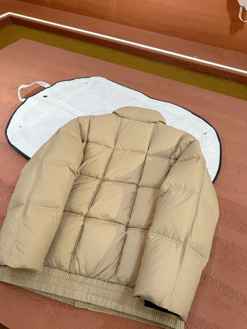 Prada 5290−8L - Image 20