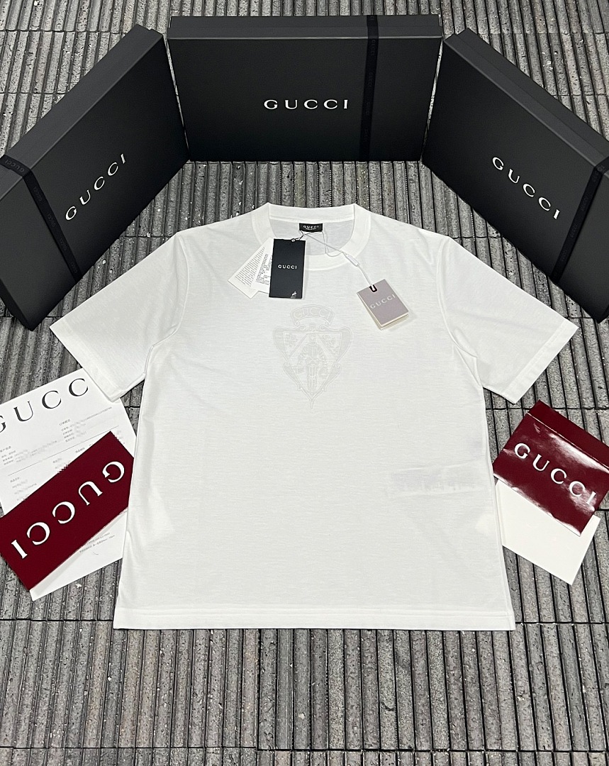 Gucci 526118−51L
