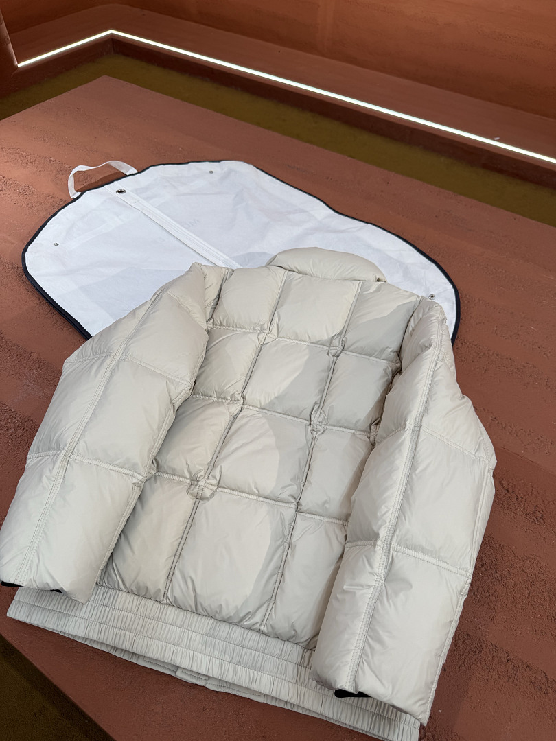 Prada 5290−8L - Image 55