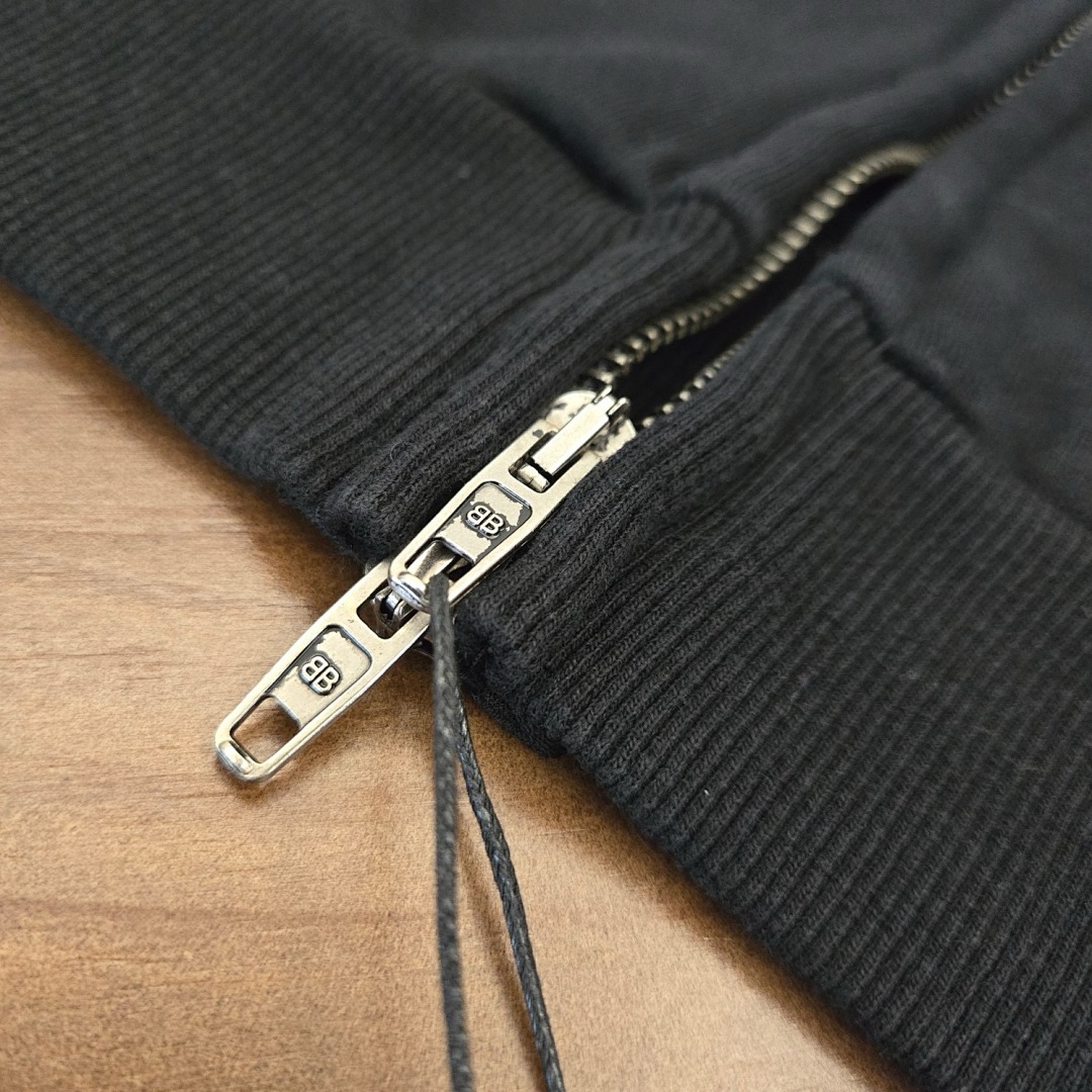 Balenciaga Half - Image 4