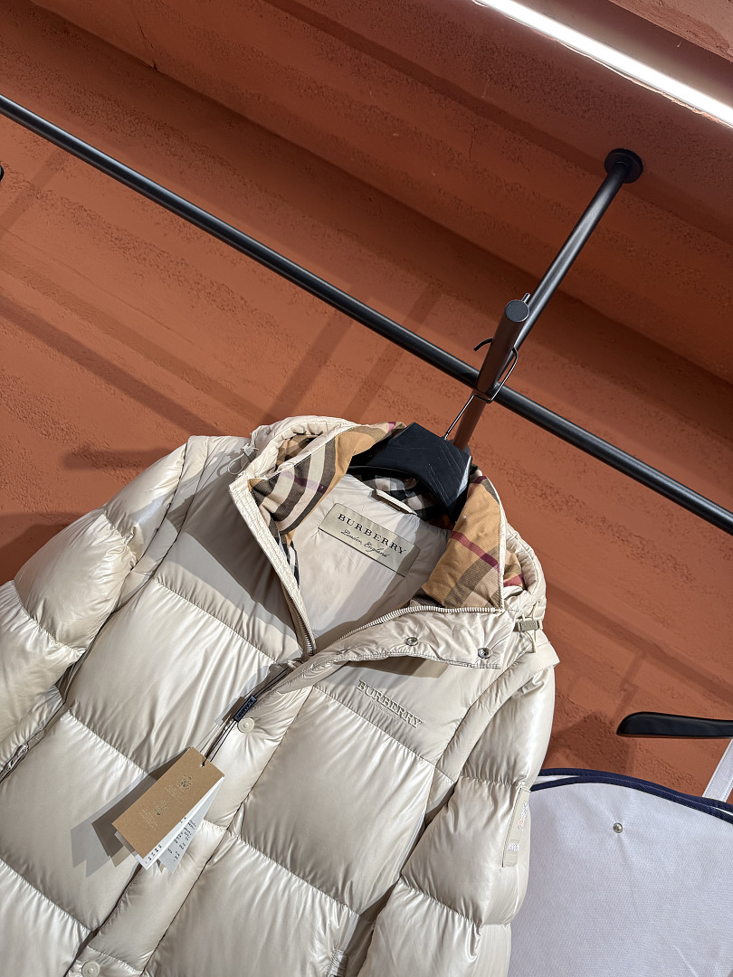 Burberry 68679-37L - Image 18