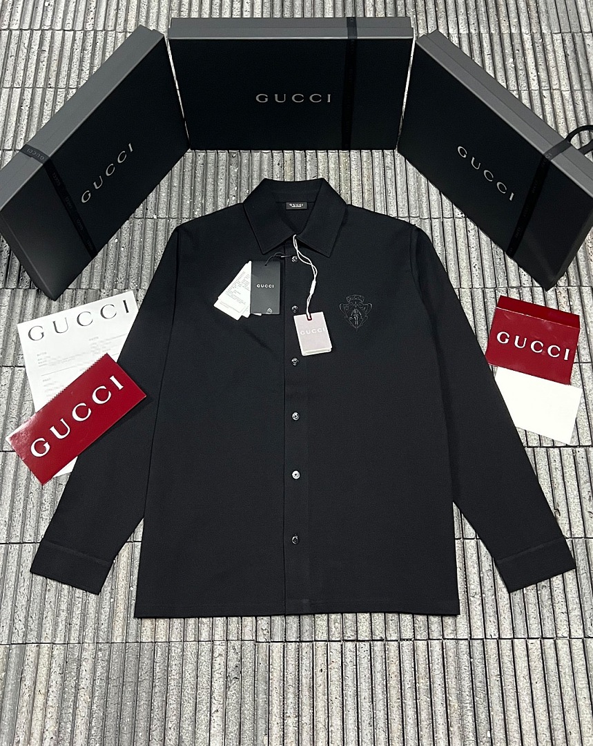 Gucci 529120−51L