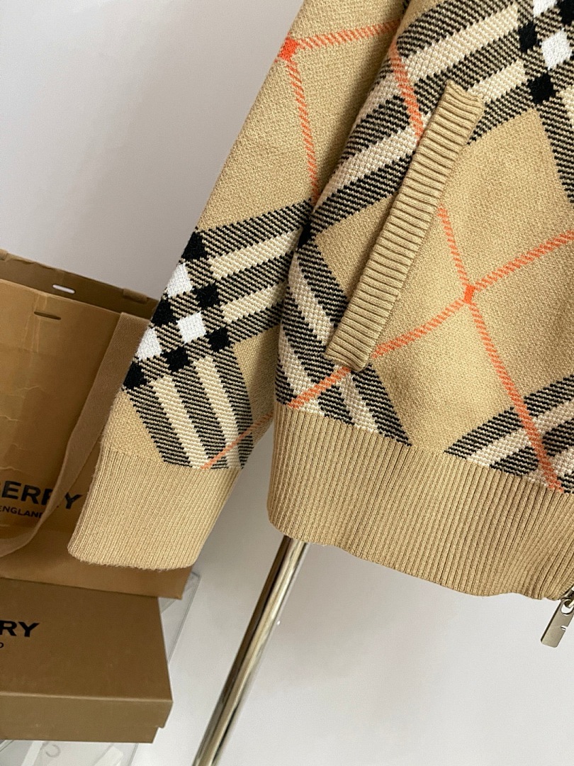 Burberry — - Image 7