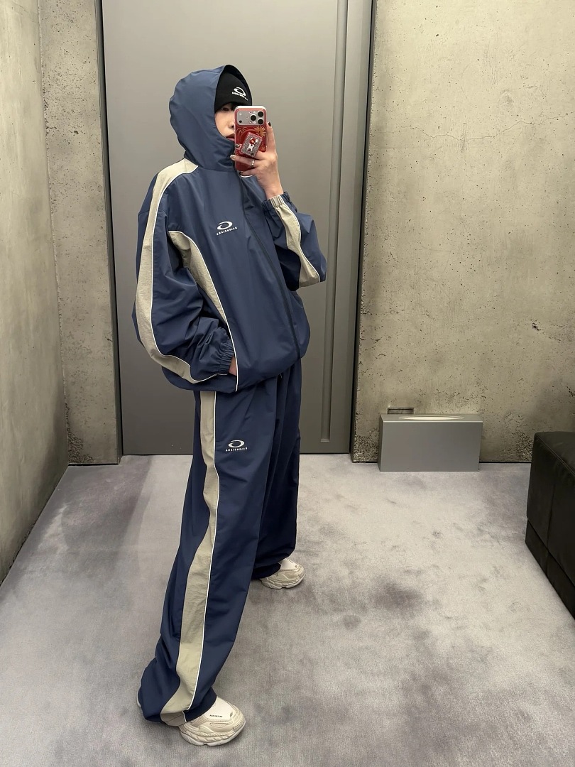 Balenciaga 570−24L - Image 3