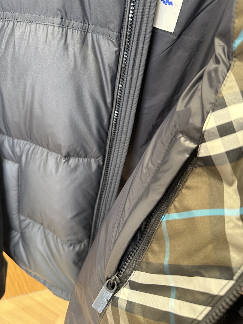 Burberry 51980-8L - Image 7