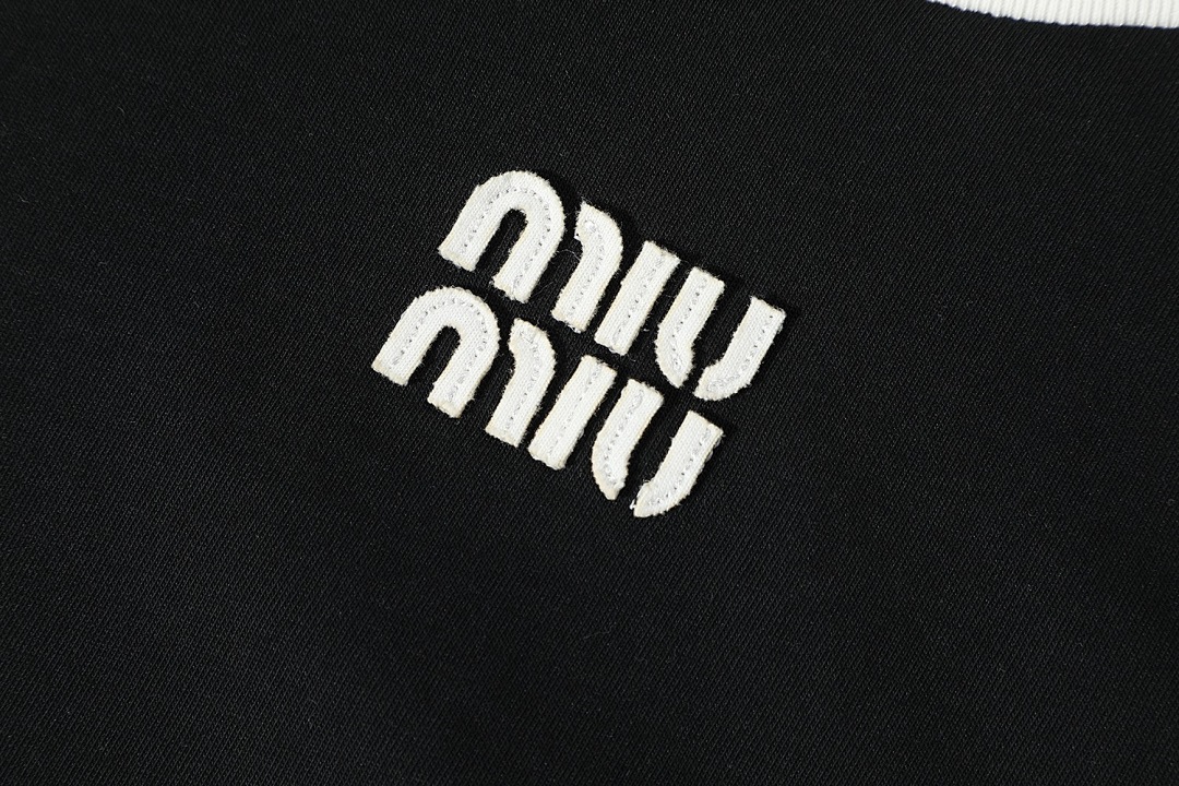Miu Miu 524050−51L - Image 15