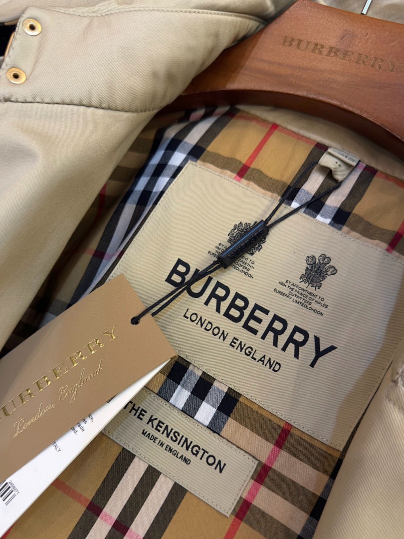Burberry —6B034 - Image 22
