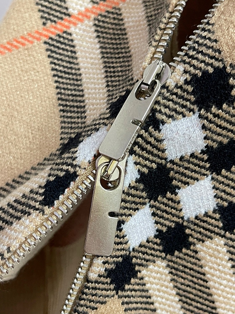 Burberry — - Image 12