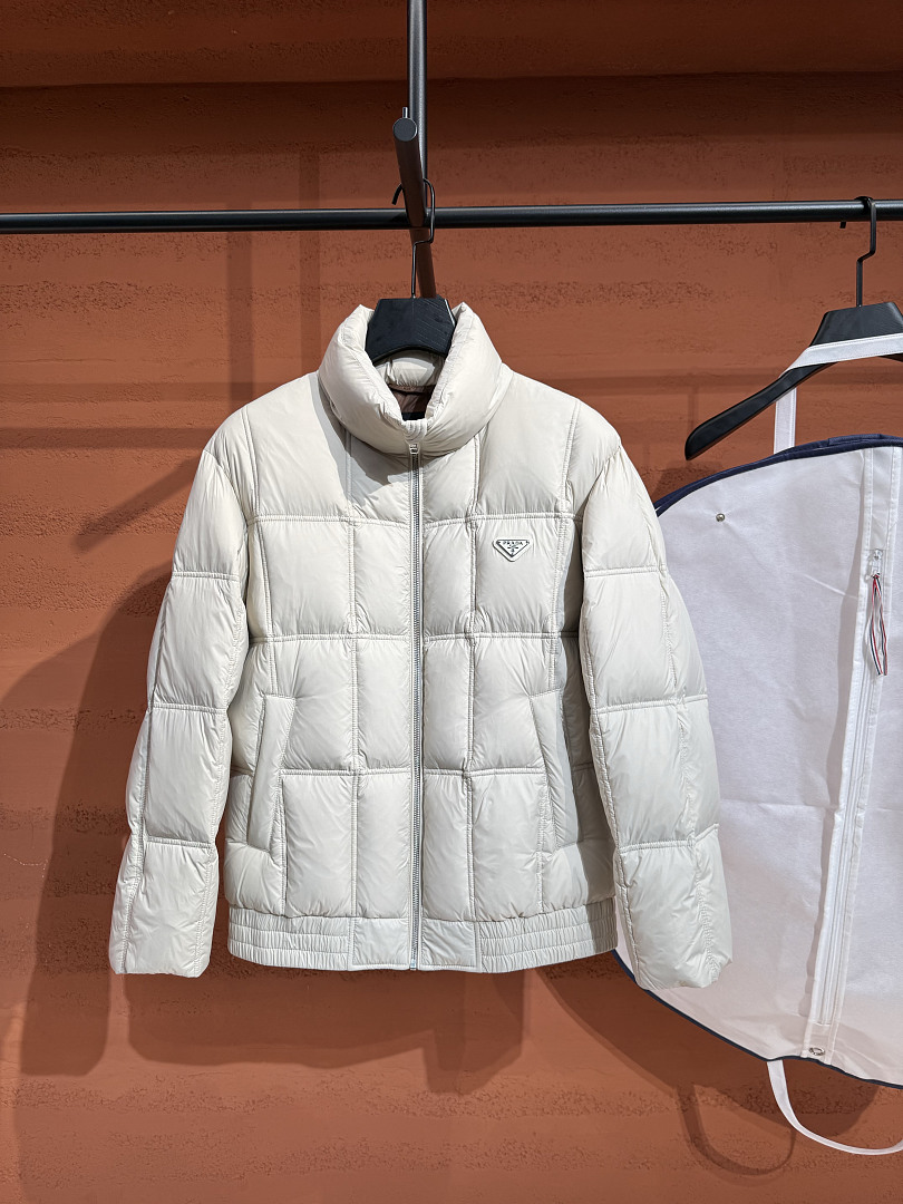 Prada 5290−8L - Image 38