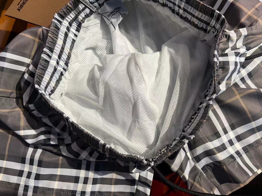 Burberry L68B039-65L - Image 16