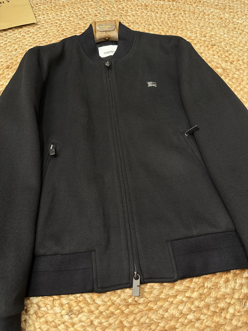 On Running Jacket Price:549 Pants 309 5191−8L - Image 44