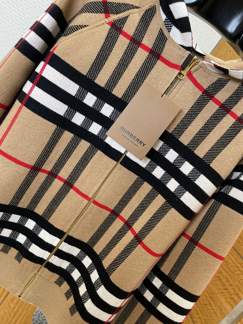 Burberry 51965-8L - Image 9