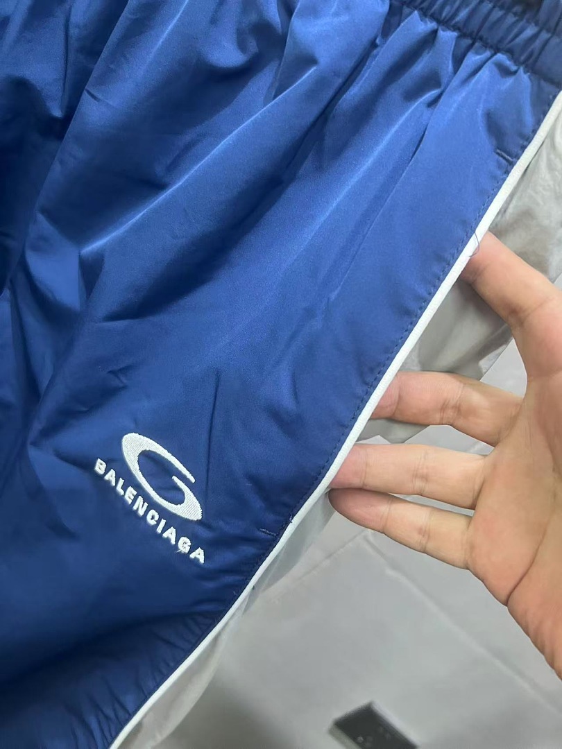 Balenciaga 572−24L - Image 8