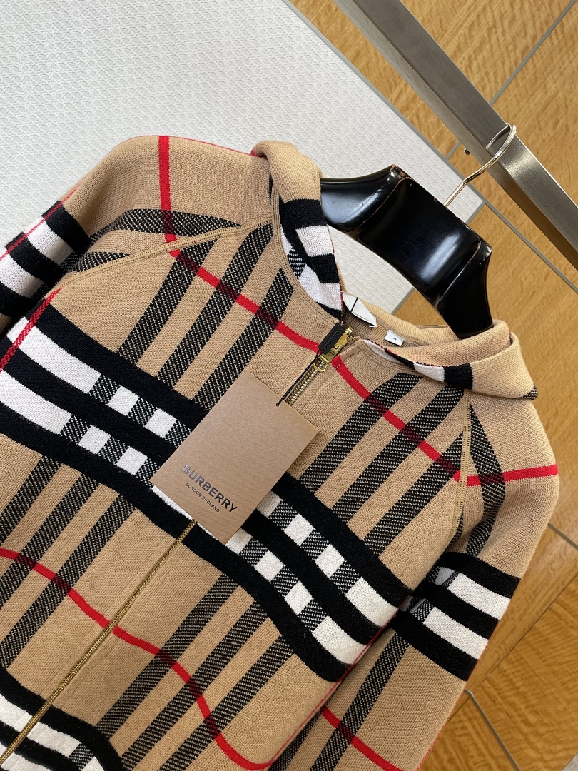 Burberry 51965-8L - Image 8