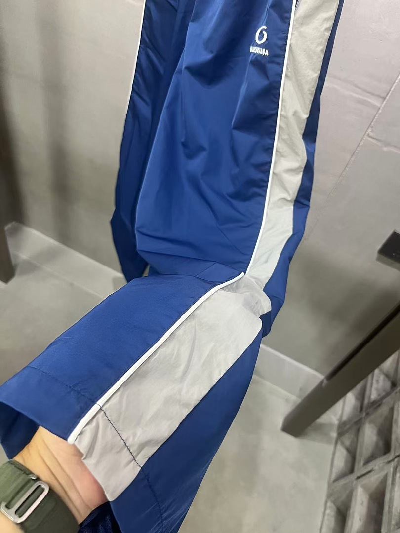 Balenciaga 572−24L - Image 10