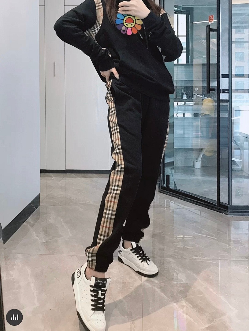 Burberry Yuan - Image 23