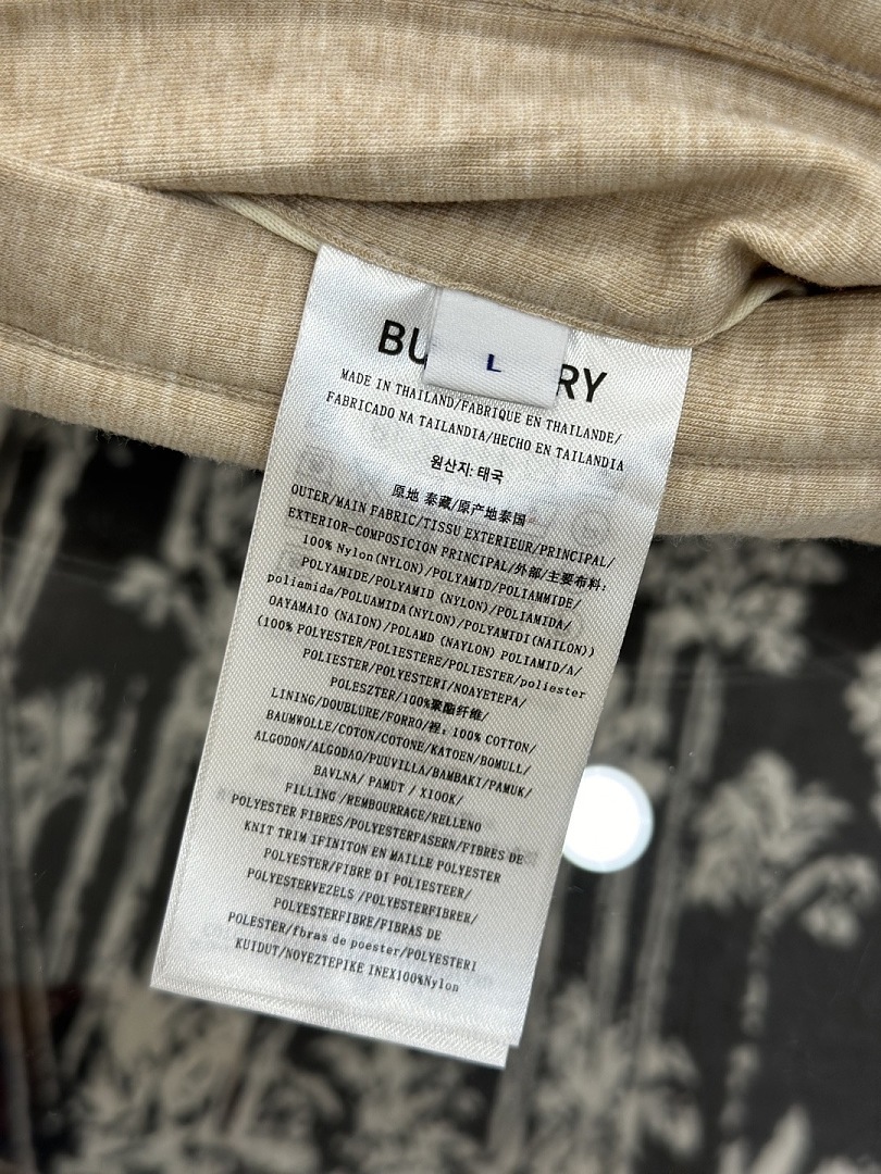 Burberry 567−8L - Image 26