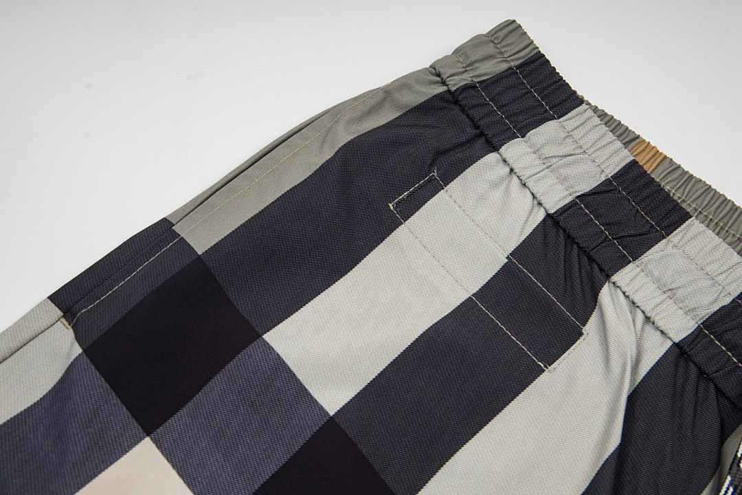 Burberry 52410−24L - Image 24
