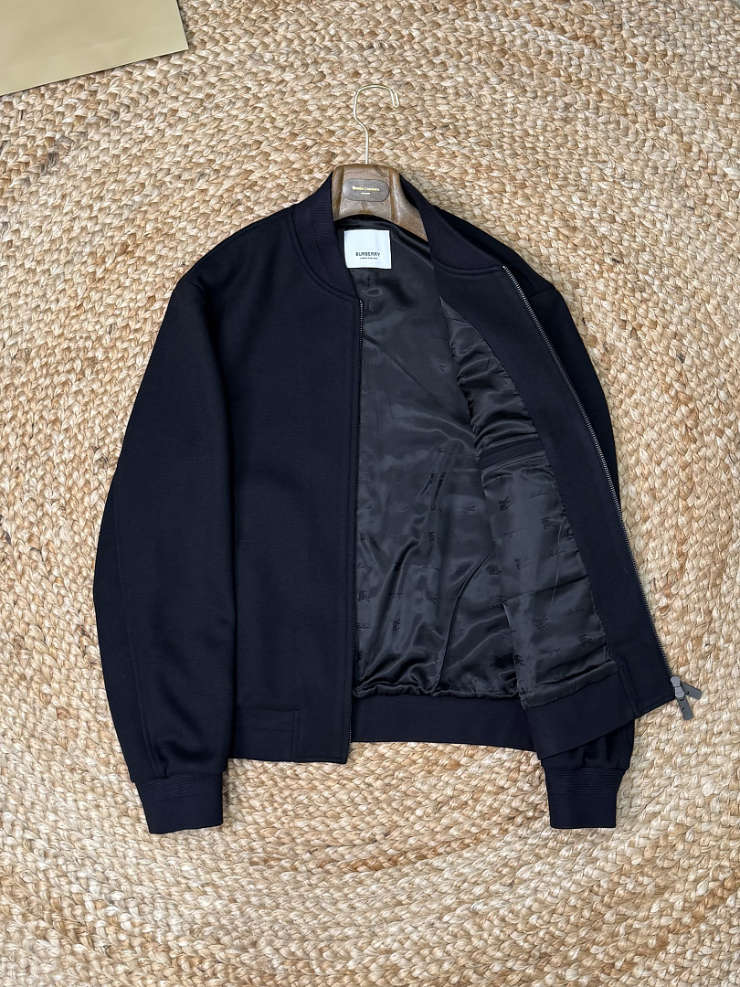 On Running Jacket Price:549 Pants 309 5191−8L - Image 15