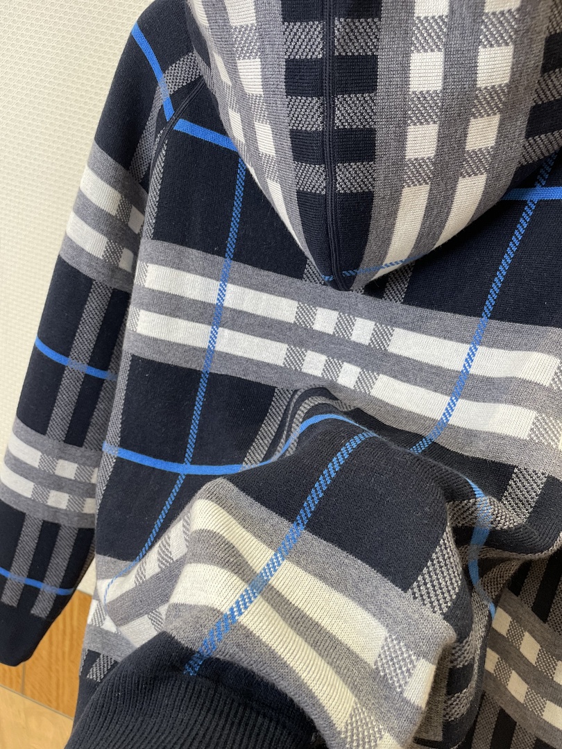 Burberry 51965-8L - Image 11