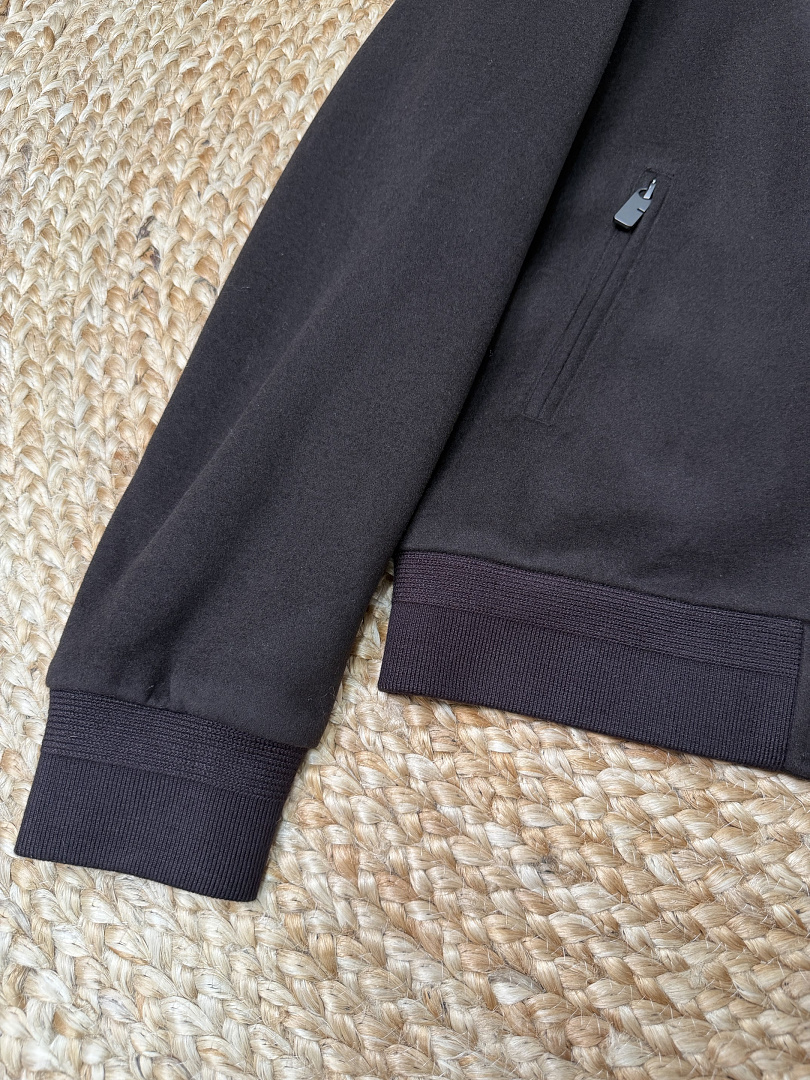 On Running Jacket Price:549 Pants 309 5191−8L - Image 28