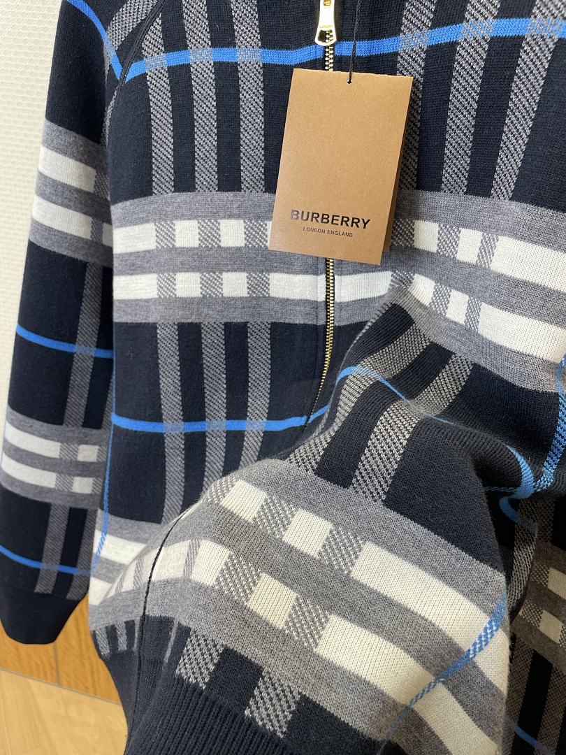 Burberry 51965-8L - Image 13