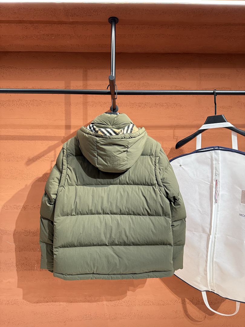 Burberry 3757-86L - Image 32