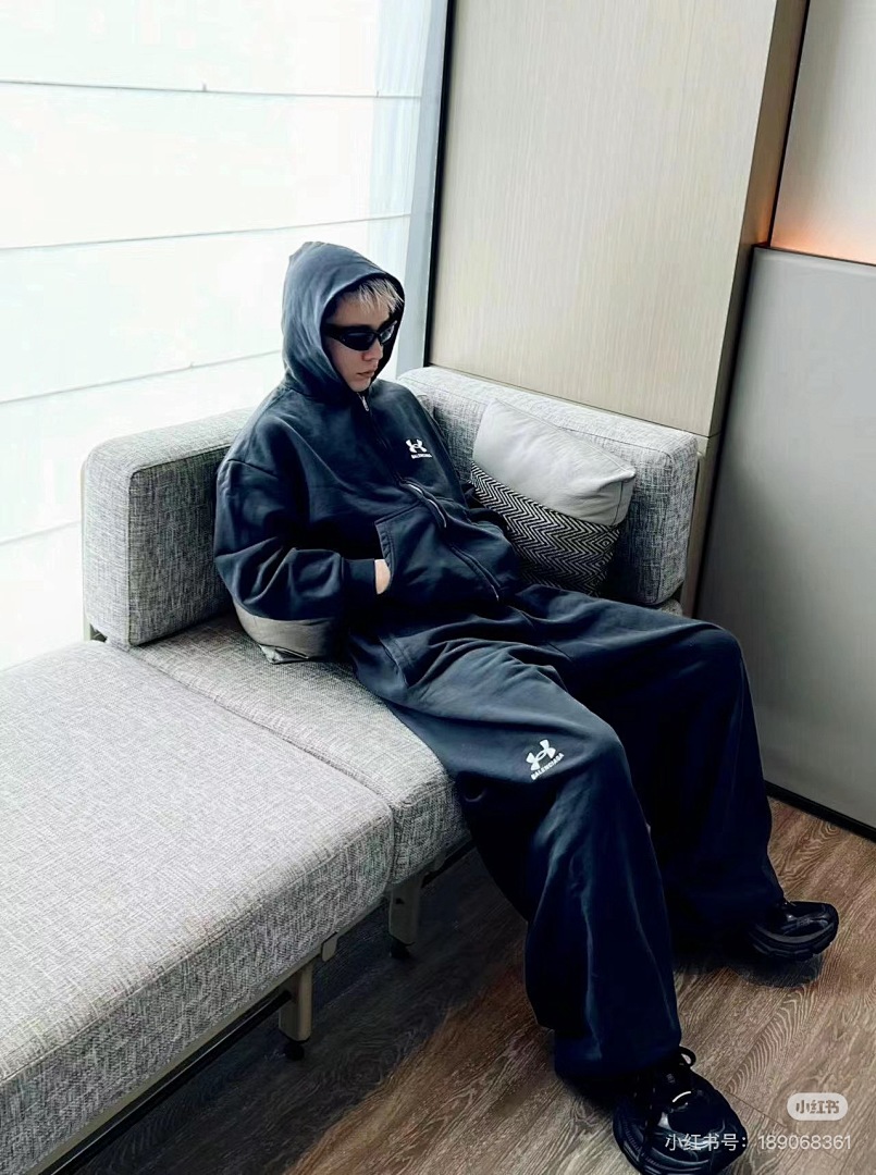 Balenciaga Half - Image 12