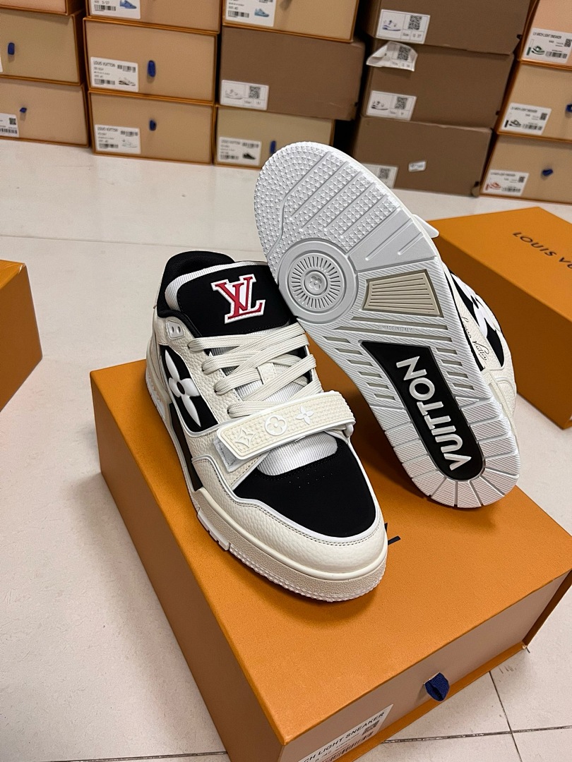 Unbranded Yuan—V35 - Image 3