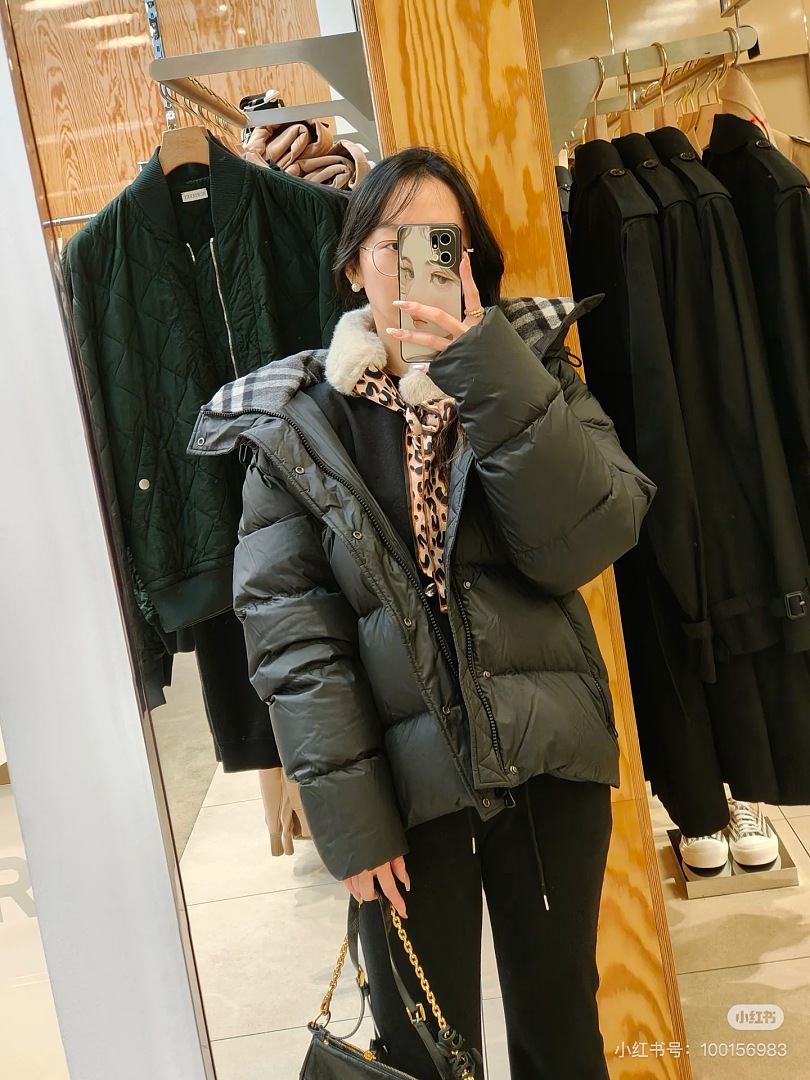 Burberry 38078-83L - Image 5