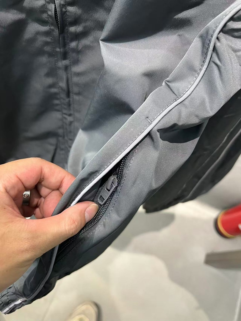 Balenciaga 569−24L - Image 10