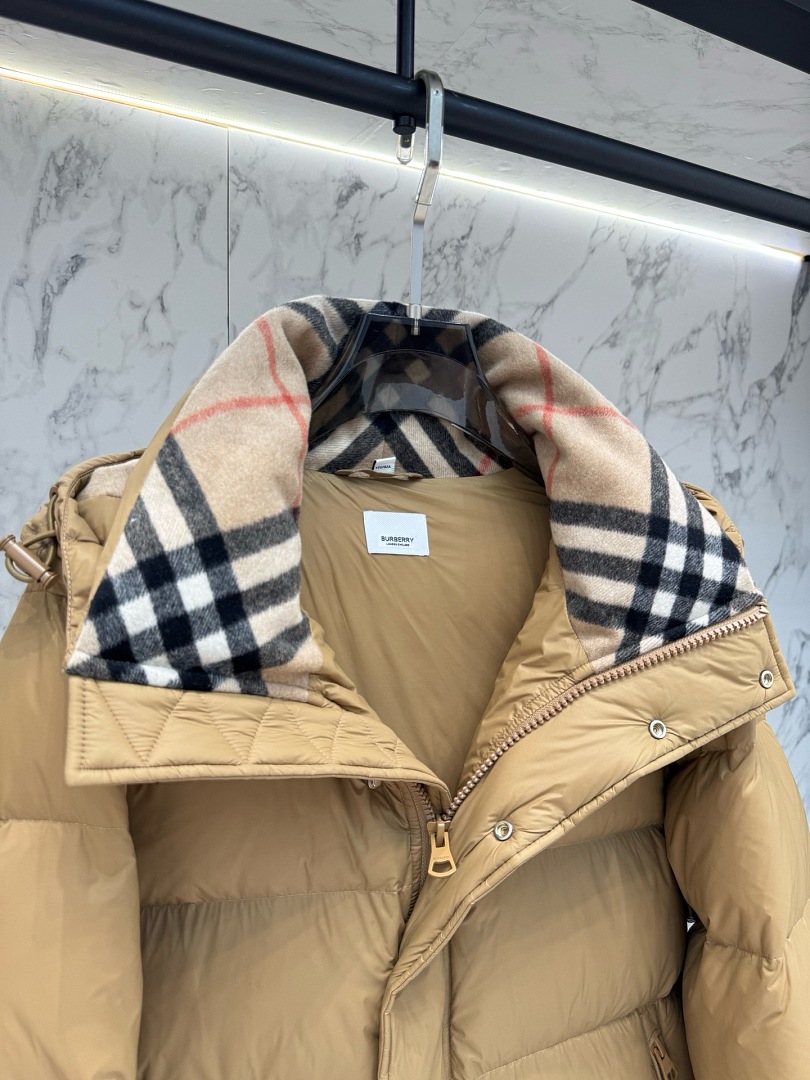 Burberry 38078-83L - Image 17