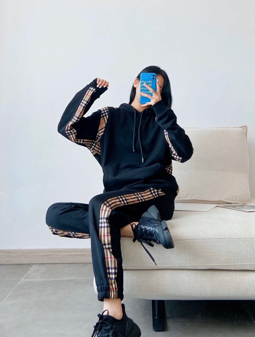 Burberry Yuan - Image 25