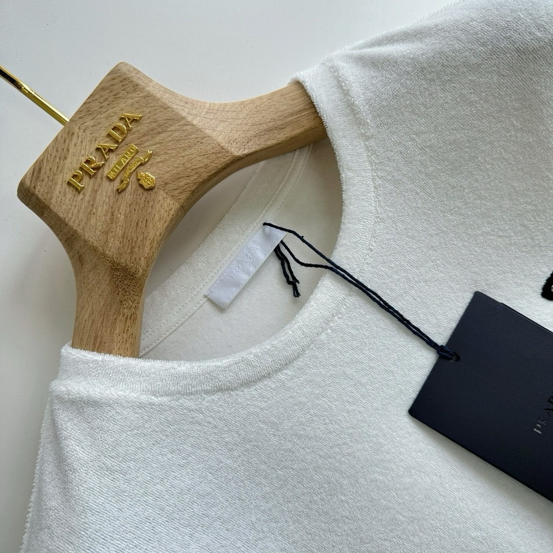 Prada 31807-90L Towel - Image 11