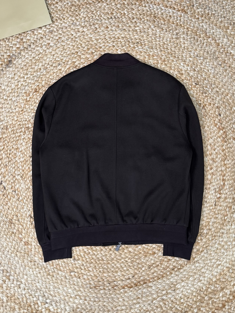 On Running Jacket Price:549 Pants 309 5191−8L - Image 33